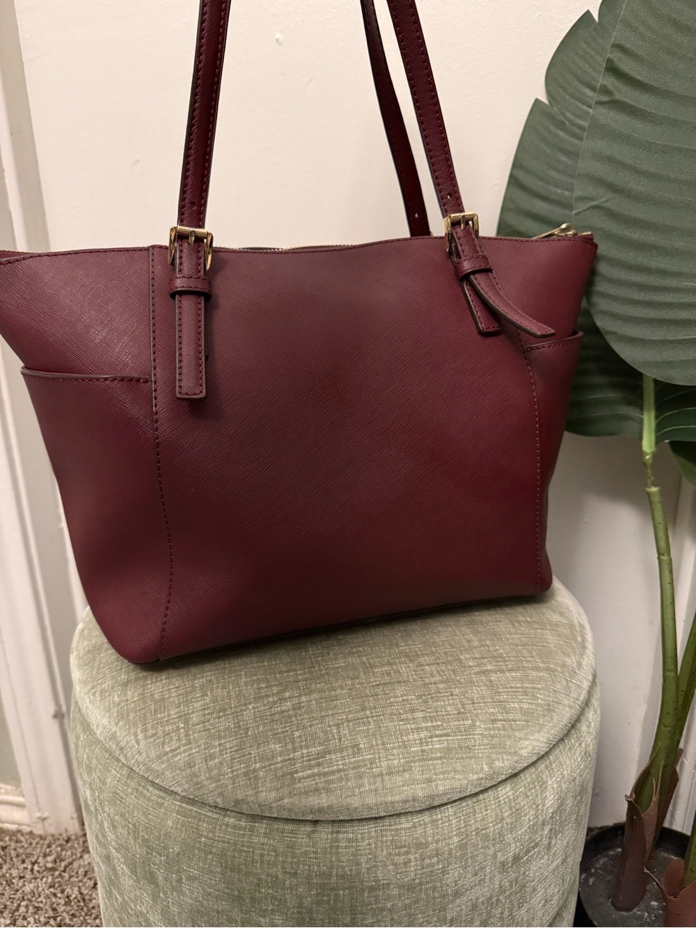 LIKE- NEW Michael Kors Charlotte Large Top Zip Tote Dark Cherry - Picture 4 of 7